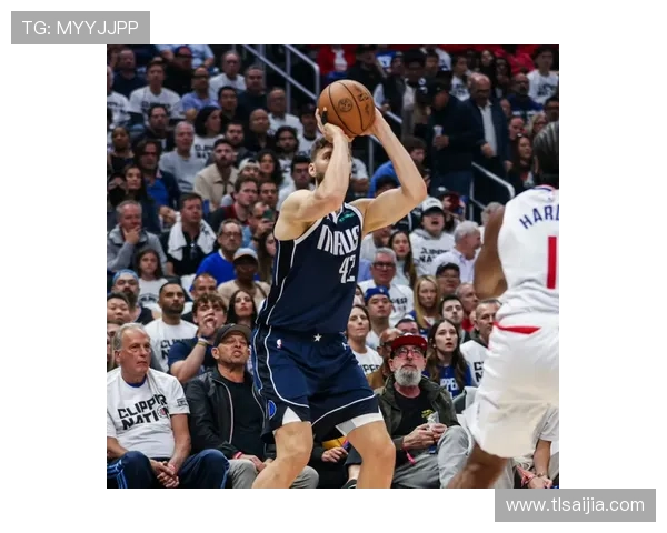 基德解释莱夫利仅出场8分钟的原因称其表现依然出色并非意外安排 基德解释莱夫利仅出场8分钟的原因称其表现依然出色并非意外安排